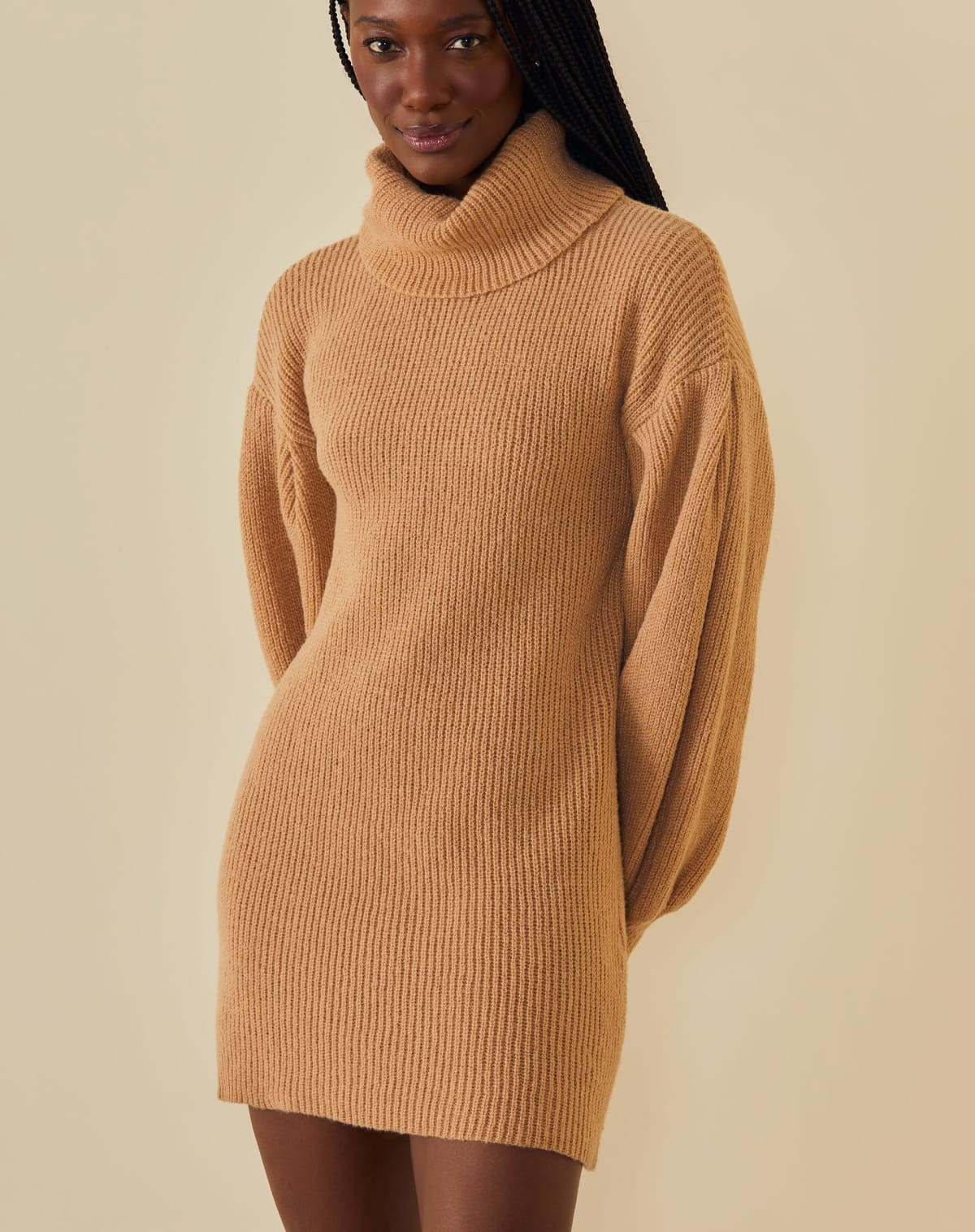 vestido curto trico gola alta manga com prega | Amaro (BR)