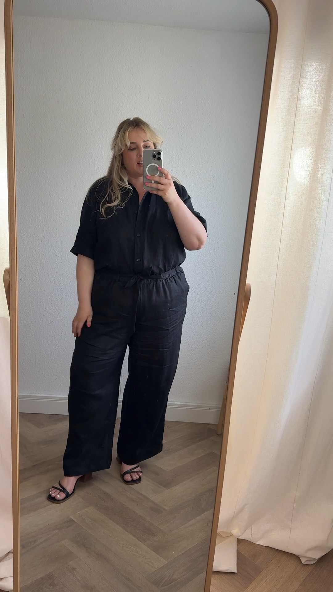 Jumpsuit 🖤

15 % sparen bei Bon Prix mit dem Code: 15beauty

(Gültigkeit: 16.06. -einschl. 18.06.2026; 15% auf Alles; einmalig einlösbar pro Kundin; gilt in DE App & Webshop)

#plussizefashion #jumpsuit #frühlingsoutfit #curvy

#LTKdeutschland #LTKplussize #LTKsummer