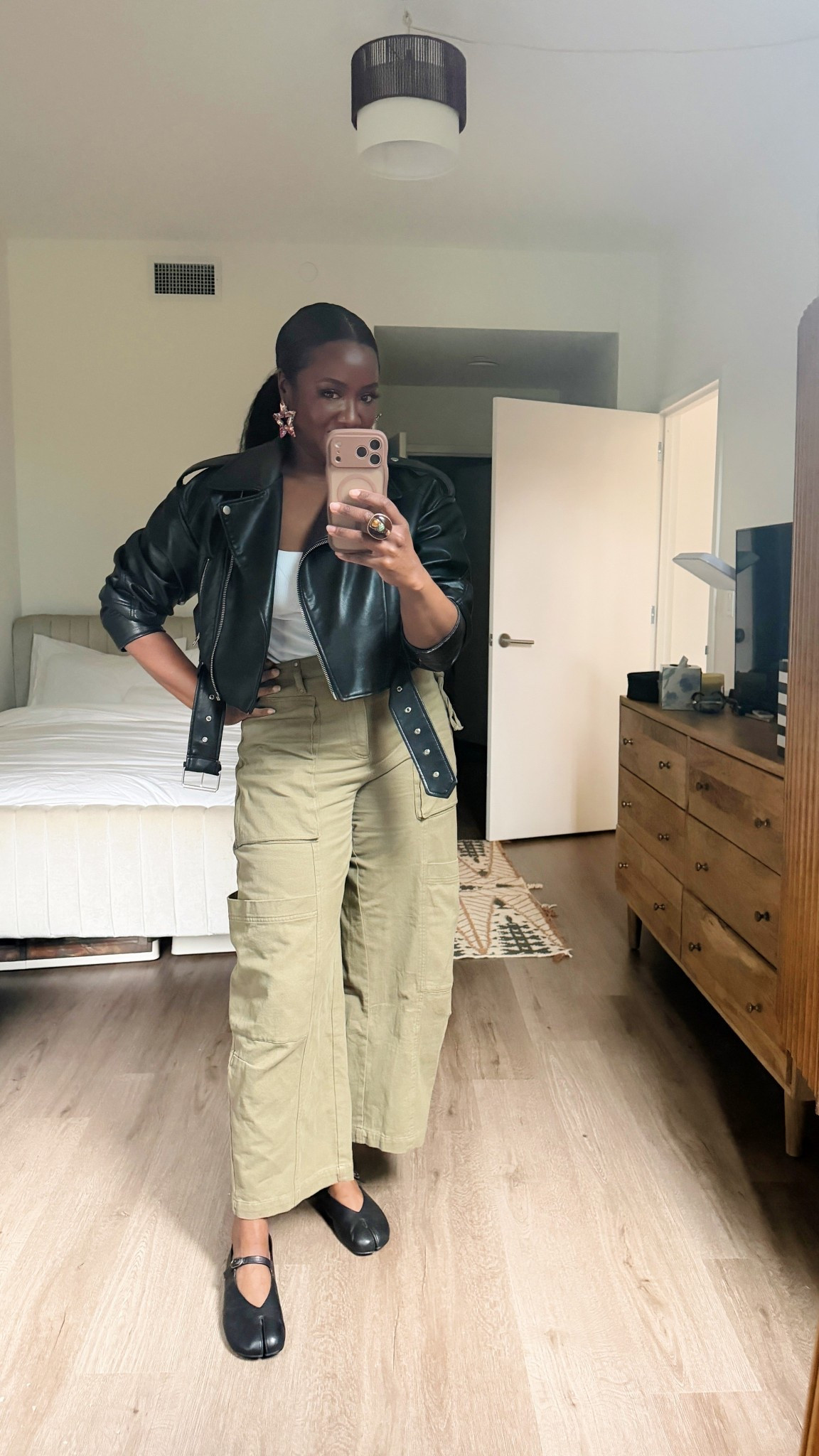 Back  to cold spring in NYC 😩 I’m 5’9” so these @Urban Revivo cargos are short on me but likely perfect length if you’re shorter

#LTKTall #LTKOver40 #LTKSeasonal