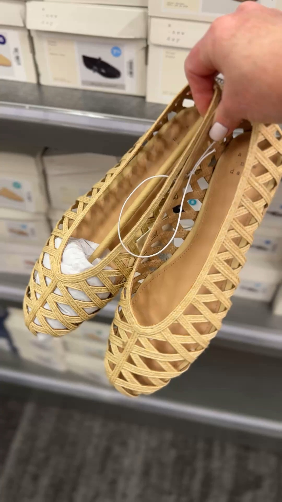 Super comfy look for less woven flats/ on sale up to 40% off!



#LTKSaleAlert #LTKOver40