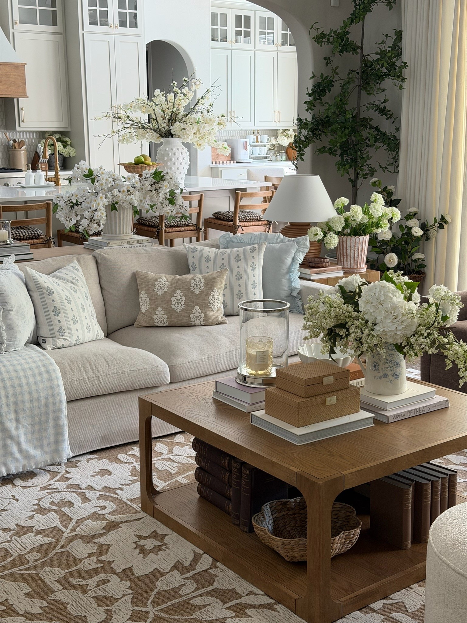 Look at how stunning our living room is looking right now?! Our pillow collection is really showing off 😍

#LTKSeasonal #LTKHome