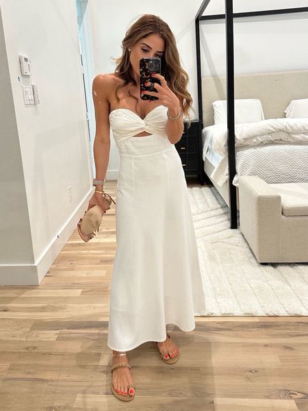 White cut out strapless dress size  0 or 2 bridal white dress 

#LTKFindsUnder50 #LTKFindsUnder100 #LTKSaleAlert
