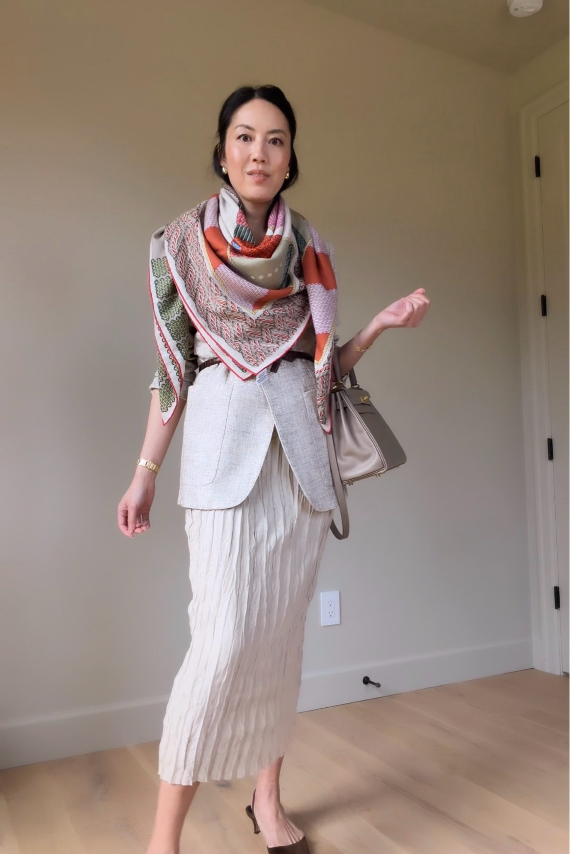 Similar styles linked here

#classicstyle
#summeroutfit
#workwear
#summerworkwear
#cleanstyle



#LTKdayinmylife #LTKootd #LTKgrwm