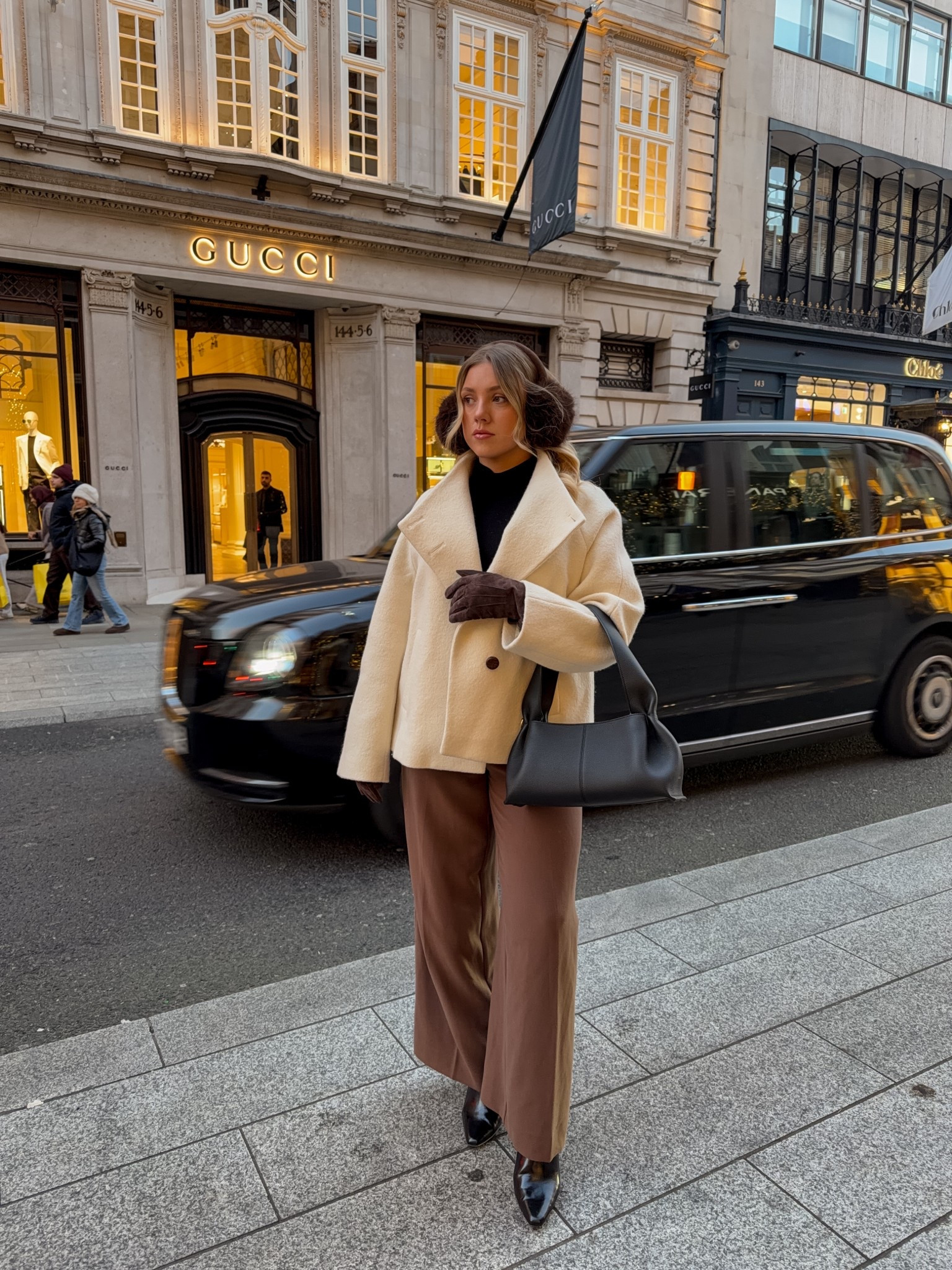 On the go in London❄️✨

Winter outfit
Winter coat
Winter whites
Winter trousers
Brown trousers
Black bag 


#LTKwinter #LTKluxury #LTKuk