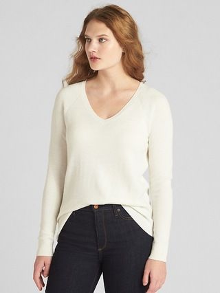 Gap Womens True Soft V-Neck Pullover Sweater Snowflake Milk Size XS | Gap US