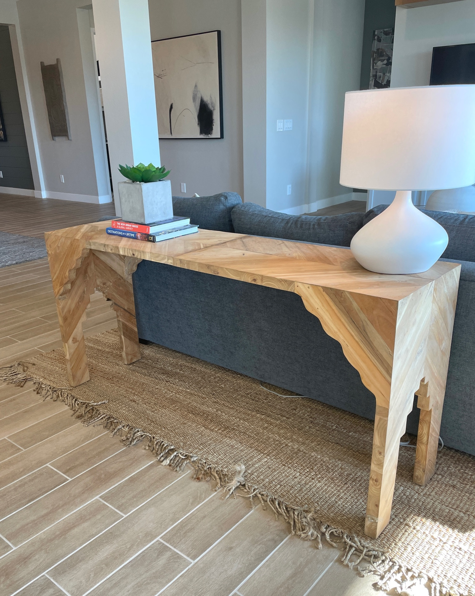 #consoletavle #scallopedtable #entryway #sofatable #barrowtable #woodconsoletable