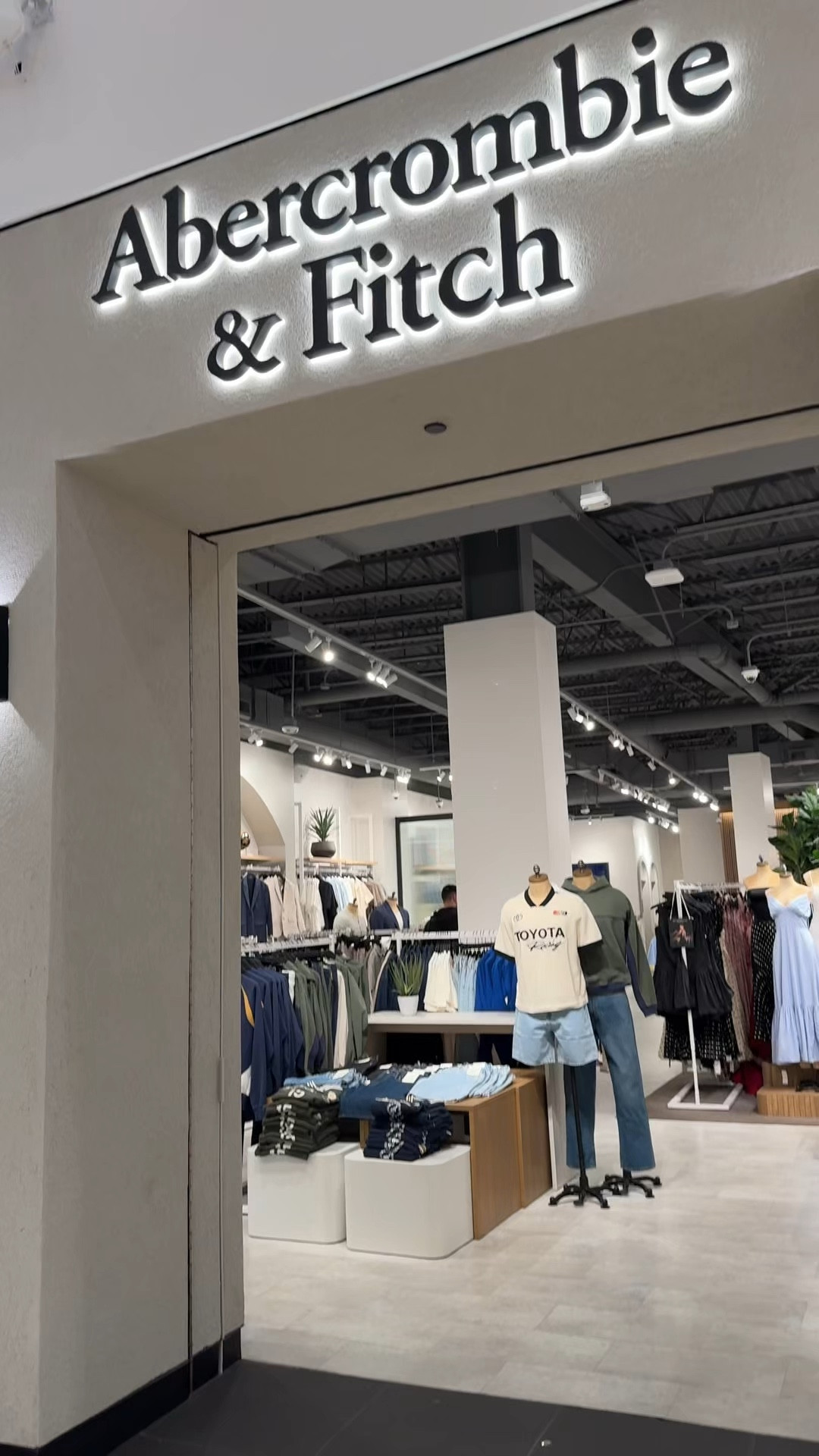 Clean Fabric! Clean clothing and Petite girl friendly jeans that are 99% cotton (besides the pocket) yes please! #cleanclothing #abercrombieandfitch #cleanclothing #nontoxicfabric #cleanfabrics 

#LTKSpringSale #LTKFindsUnder100 #LTKStyleTip