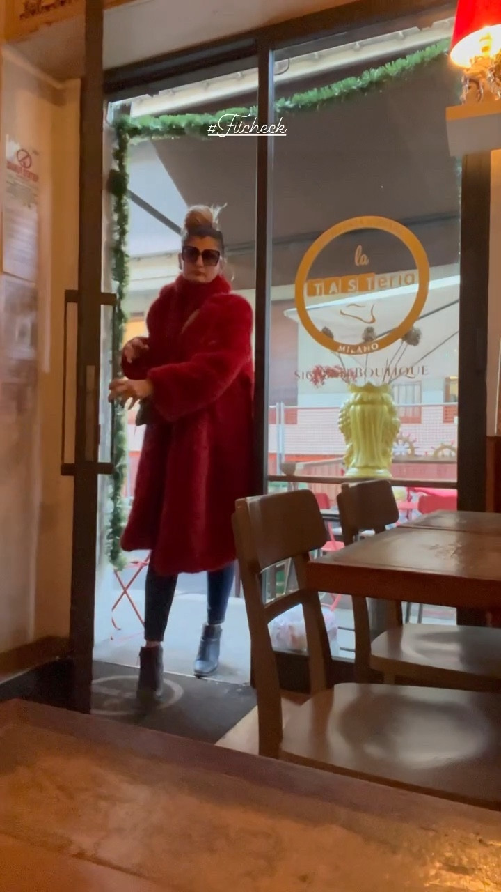 #FITCHECK 🌟 Fashion Tip: Mix Designer with Vintage & Market Finds! 🌟

Being fashionable isn’t about constantly buying new clothes. It’s about being creative and confident with what you have! True style is about confidence and creativity, not just the price tag!” ✨🌟 🌟

#fitcheck #ootd
Jacket | @vestiere
Bag @dior
Jeans @guess
Top @intimissimiofficial 
sunglasses @miumiu 

Here are some tips:

1️⃣ Know your body shape.
2️⃣ Invest in timeless designer pieces.
3️⃣ Explore vintage shops and markets.
4️⃣ Mix and match.
5️⃣ Play with textures and patterns.
6️⃣ Accessorize wisely.
7️⃣ Tailor your finds.

Embrace your individuality and create a fashion story that’s uniquely yours. Remember, true style is about confidence and creativity, not just the price tag! ✨🌟

Add FREE eBook in the comment to get the free , “Know Your Body Shape “ EBook DM to you to start dressing and looking for confident in the clothes you already have!! 

#ShopSmarter #RestyleRevolution #SustainableFashion #FreeEbook #fitcheck #findyourstyle #luxuryfashion #fashioninspo #fashionista #ootd #designerfinds #pininterestfashion #pininterestfinds#fallfashion #getreadywithme #hireastylist #personalstylist #fashionstylist #fashiontips  #falltrends #easyootd #dressforyourbodyshape #lovetheskinyourein #💗#red #redjacket #redfluffjacket

#LTKSeasonal #LTKstyletip #LTKparties