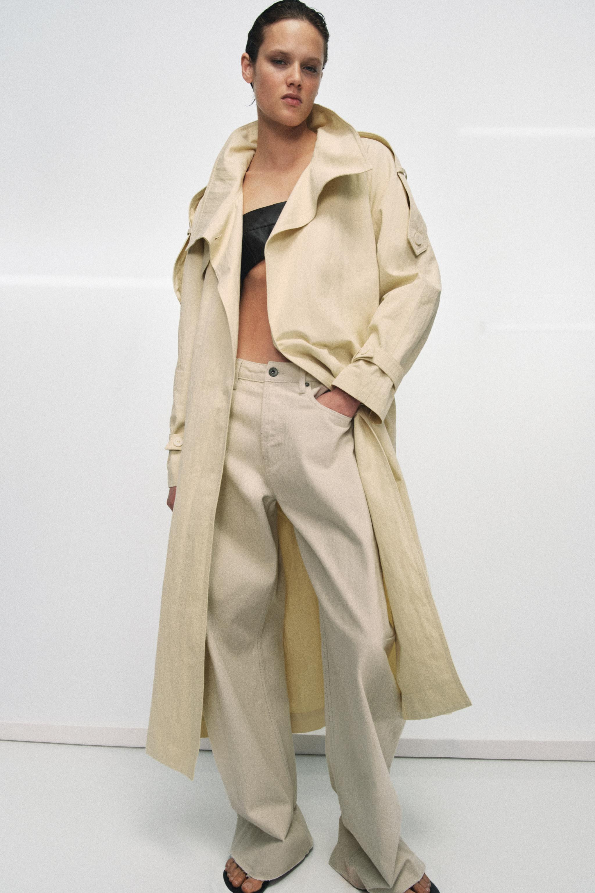 ZARA WOMAN COLLECTIONTrenchcoat aus Baumwollgarn. Hoher Kragen und lange Ärmel mit verstellbaren... | Zara DE