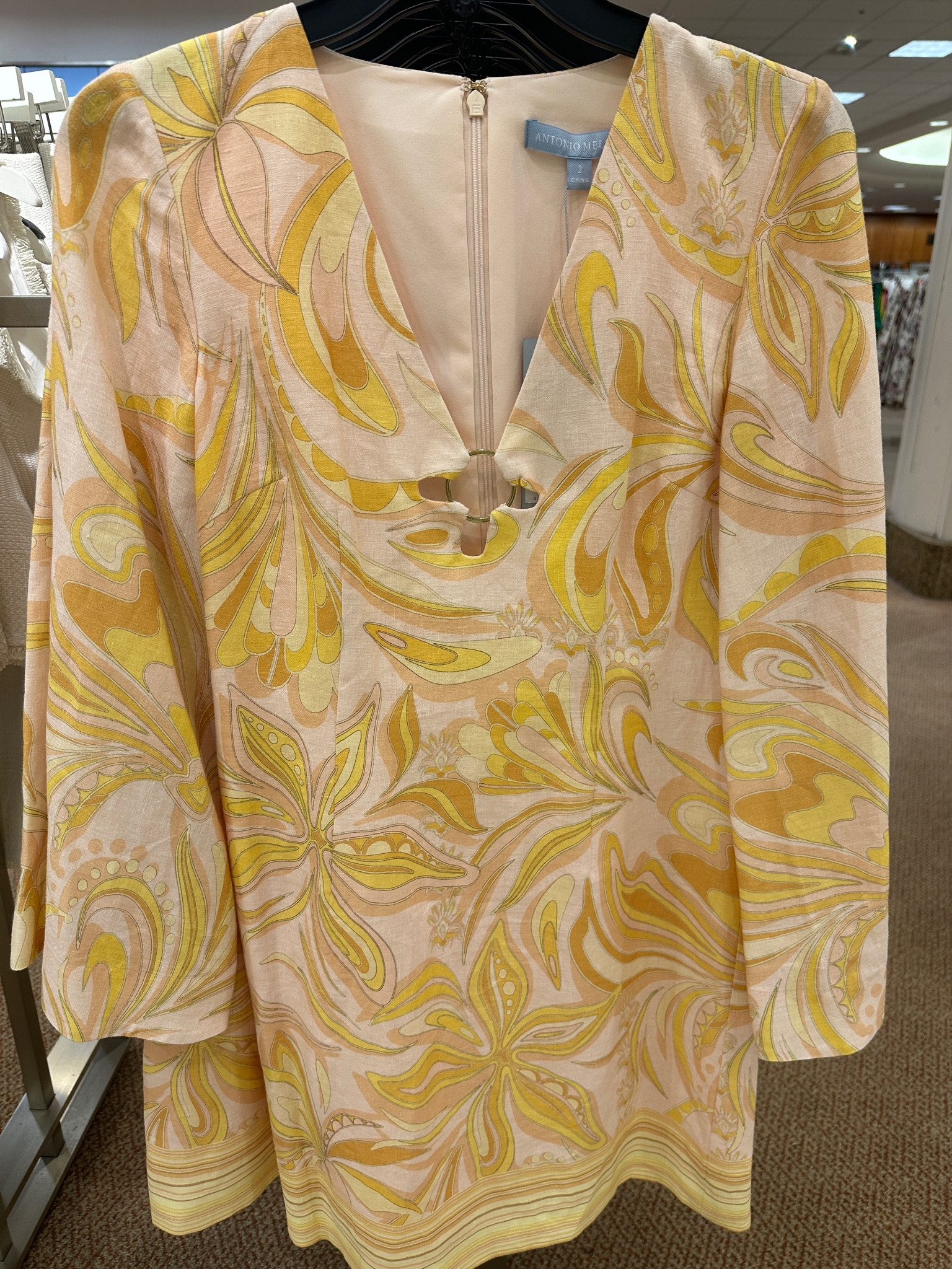 Obsessed with the pattern and ring detail!
