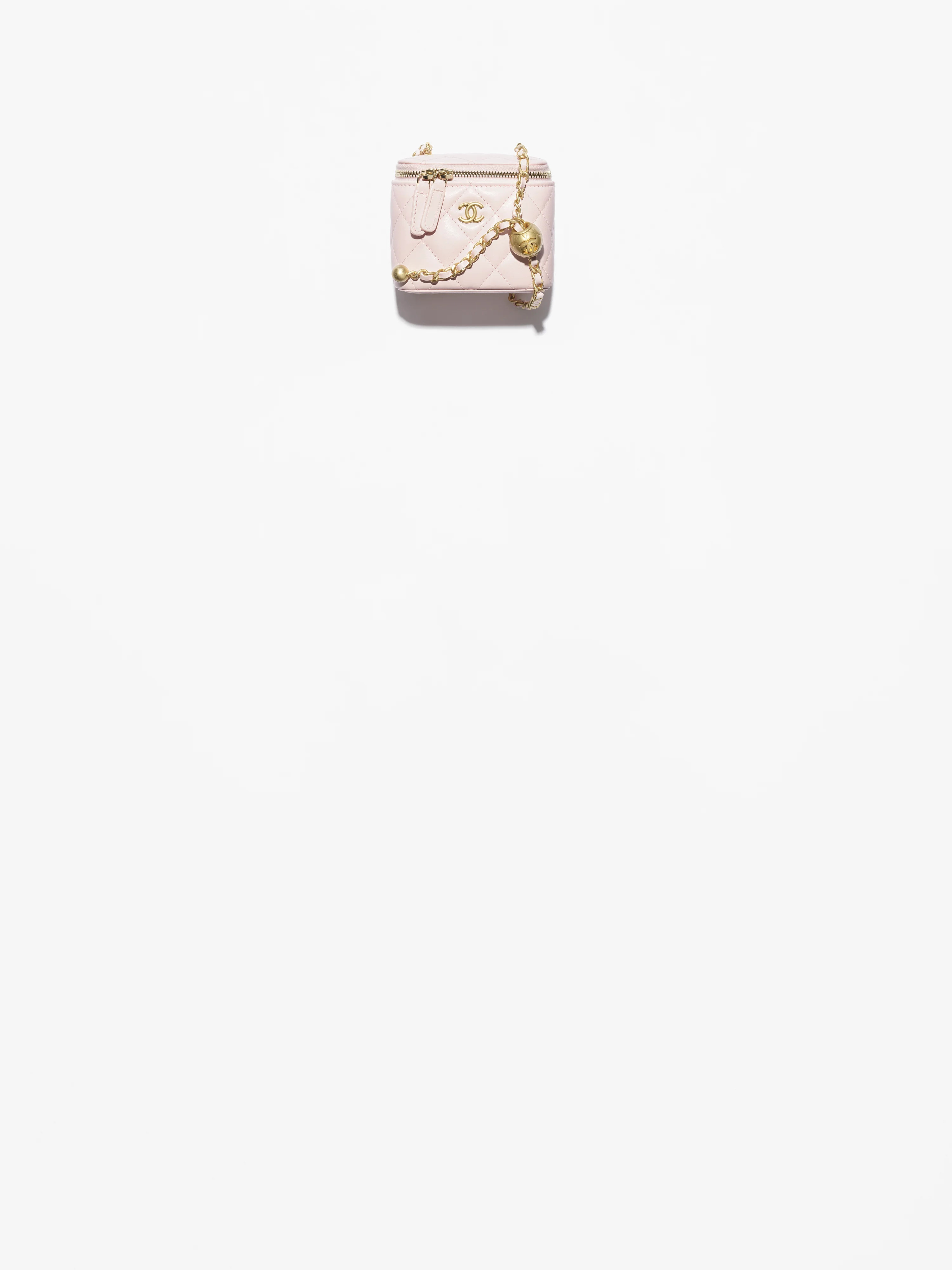 #hash-R19kicld6 {
		object-fit: cover;
		aspect-ratio: auto;
		object-position: top center;Cruise... | Chanel, Inc. (US)