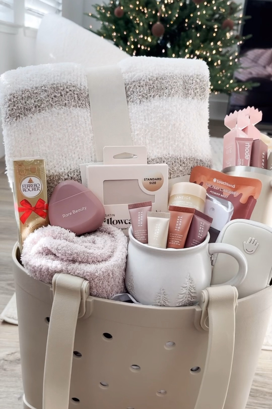 Make a BURR bag with me ❄️🤍 in love with how this gift turned out!!! Perfect for any gal in your life! ✨

Tap to shop!!

#LTKSeasonal #LTKGiftGuide #LTKHoliday