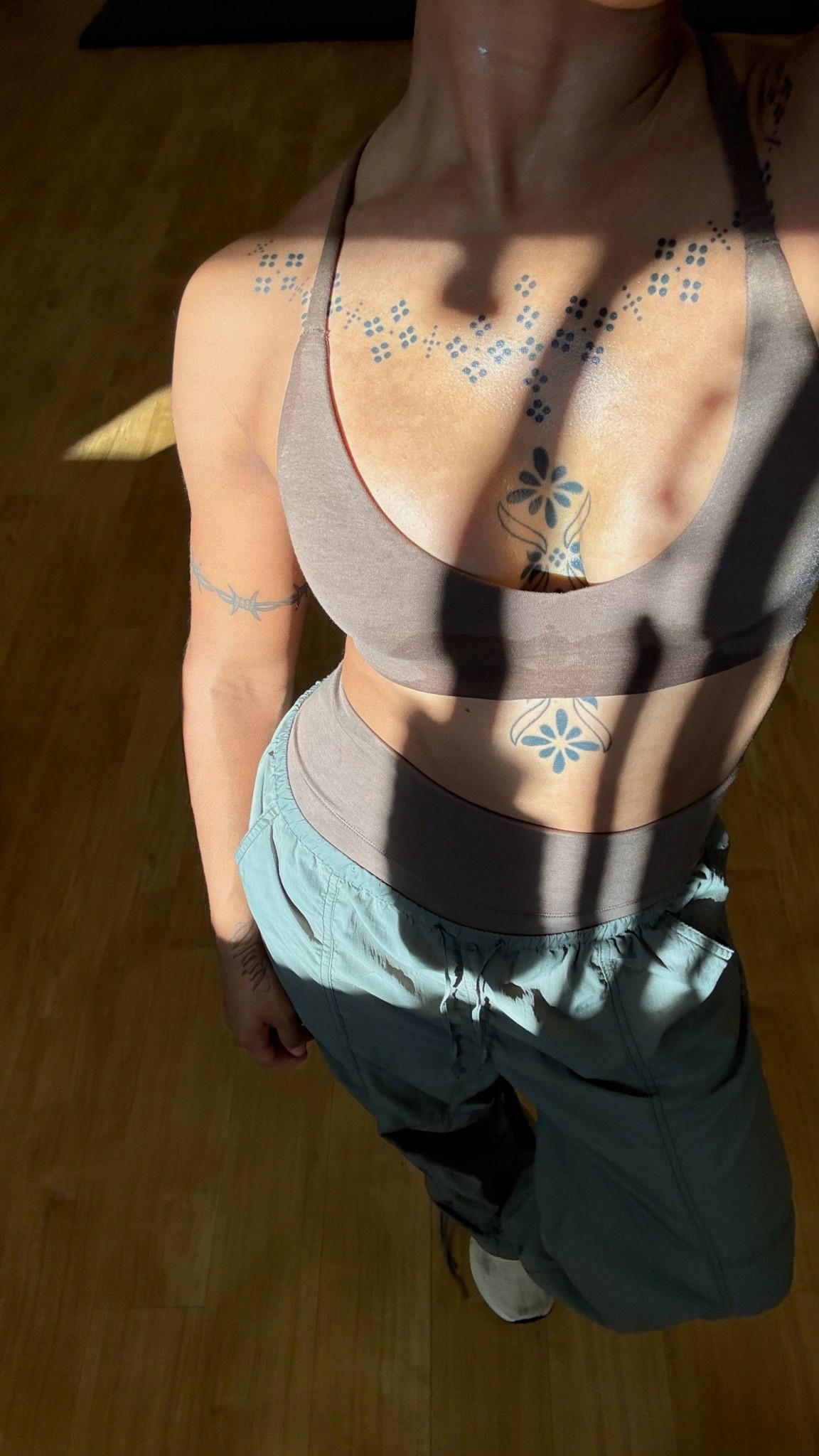 XS top
XS leggings
7 in sneaks – my typical size, though these are pretty snug

#LTKfitnessgoals #LTKStyleTip #LTKActive