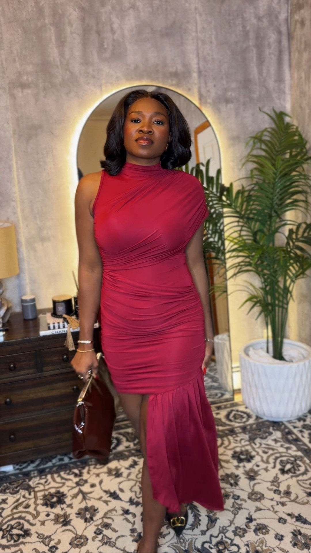 Elegant dinner-night look ✨
This ruched one-shoulder dress is flattering, timeless, and easy to style.
Linked my exact dress + accessories 🤍
