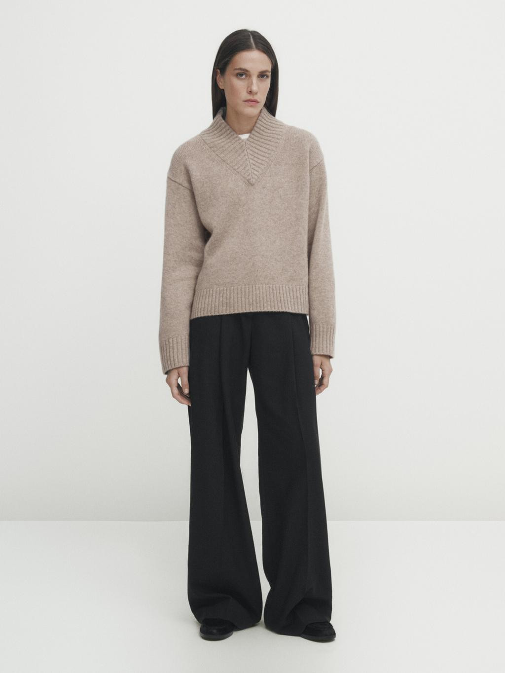 High V-neck wool blend sweater | Massimo Dutti US