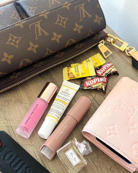 What’s in my bag 🥰 A few things I keep in my crossbody! Wallet, ginger chews, coffee candy, lip plumping gloss, sunscreen, aromatherapy pen for stress relief 

#LTKtravel #LTKbeauty #LTKhome