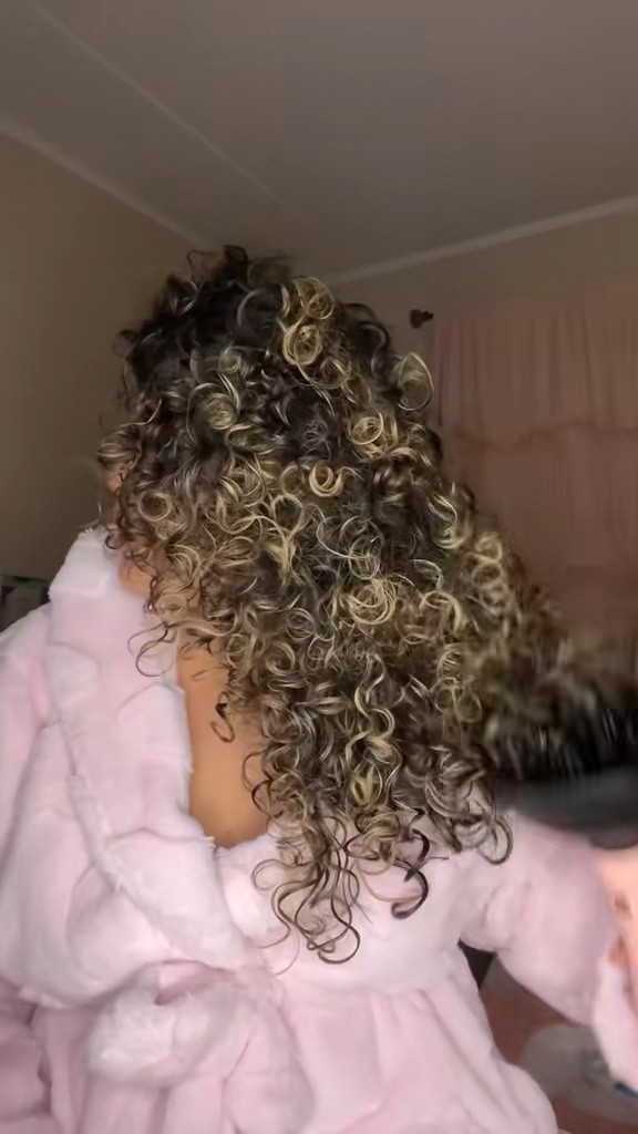 Diffusing my curls using wavy talks newest attachment! Loving this 5 in 1 styler. Perfect for a blowout and my curls 😍

#LTKgrwm #LTKBeauty #LTKselfcare