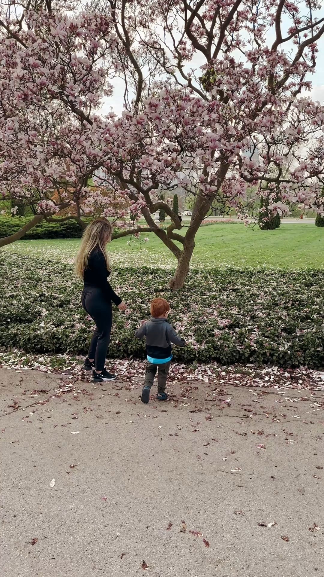 I love this all black mono chromatic sporty wear 

#LTKdayinmylife #LTKActive #LTKfitnessgoals