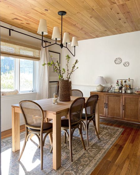 I’ve been missing our old dining room recently…the stand alone room for one but also that @stikwooddesign ceiling! I’d love to do it again here in the new house…thinking perhaps the playroom/office/guest room or maybe even the entry/hallway!? Time to make it happen… #farmhousedialfano 



#LTKhome