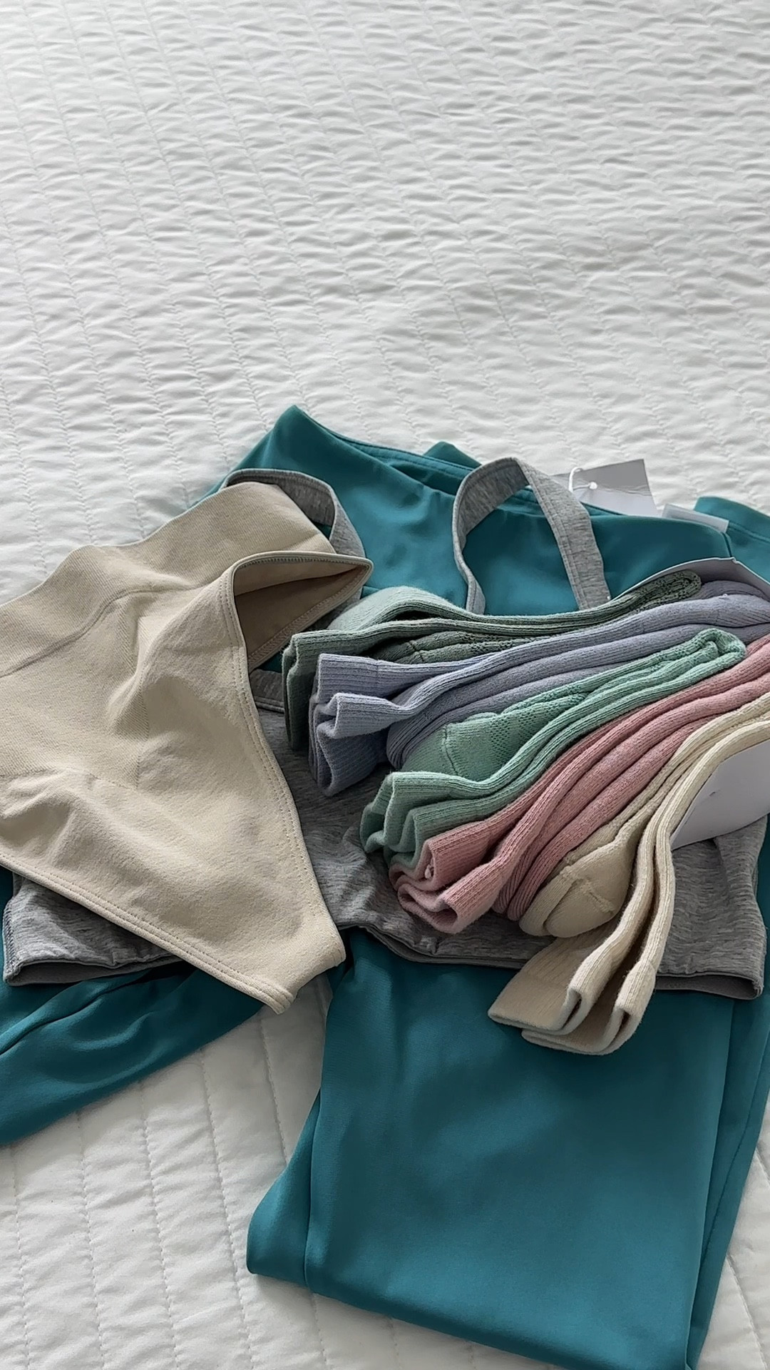 Unboxing my recent gymshark order ✨🫧 leggings for summer, cute bra, pastel colored socks, and new gymshark seamless undies

#LTKfitness #LTKfindsunder100 #LTKVideo