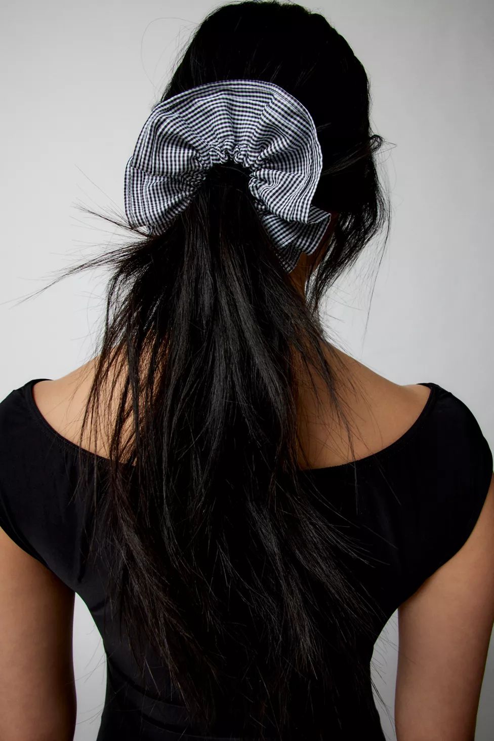 Gingham Ruffle Scrunchie | Urban Outfitters (US and RoW)