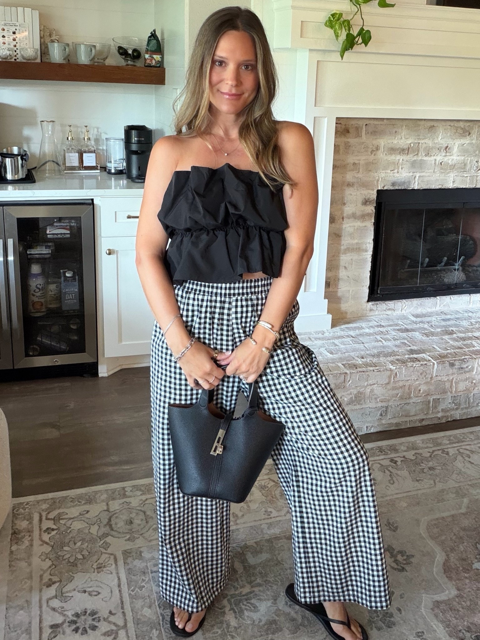 Wearing an easy breezy strapless top & some gingham pants from one of my favorite sets! Remember when you buy a set it’s really like 3+ outfits ☺️ Also linking my designer inspired purse!

Wearing size small in everything 

Moms date night outfit
Dinner outfit

#LTKootd #LTKdayinmylife #LTKgrwm