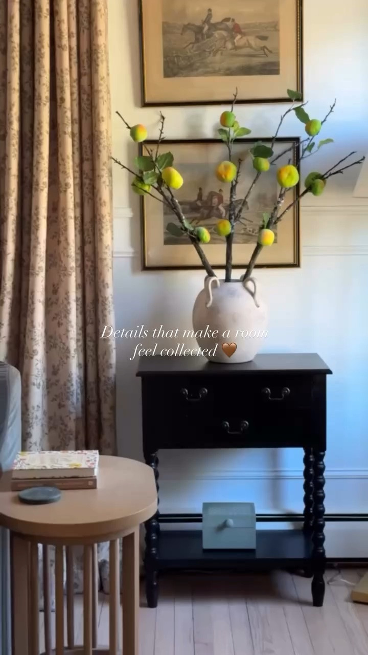 K Details that make a room feel collected 🤎