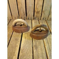 2 Antique Rusty Irons | Etsy (US)