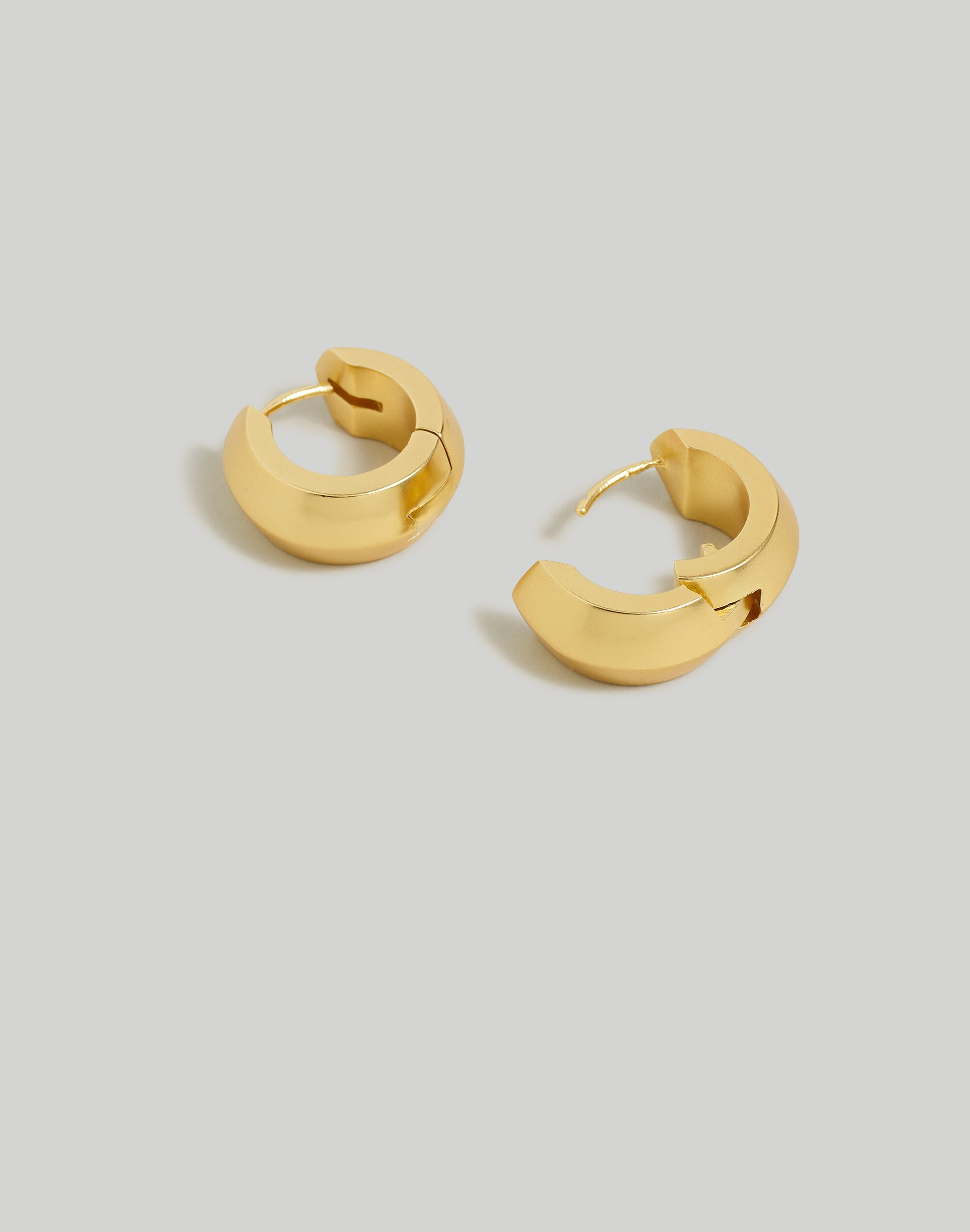 Knife-Edge Huggie Hoop Earrings | Madewell