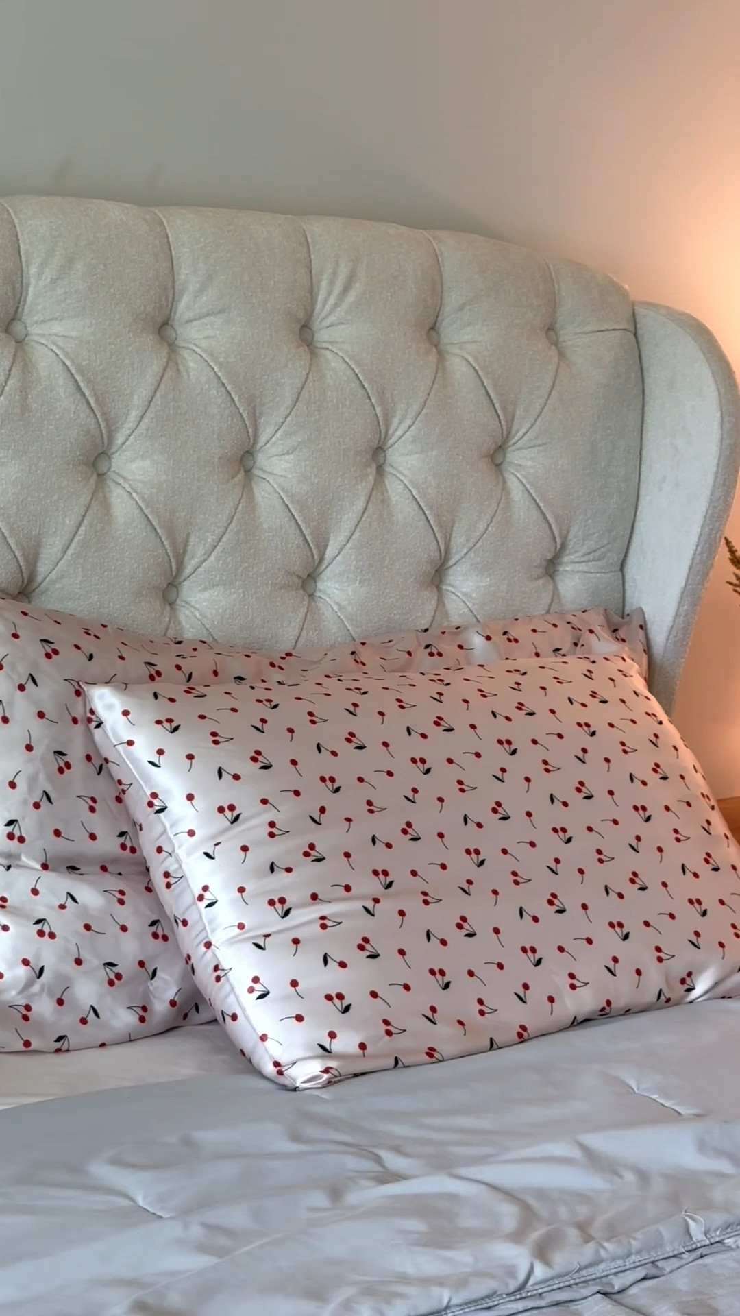 Elevating my bed was never sooo easy like I do it with my stain pillowcases!!!! 🩷 the entire video is linked! 
Elevate your bedroom now! 

#interior #bedroom #bedroomdecorideas 

#LTKHome #LTKFamily #LTKSaleAlert