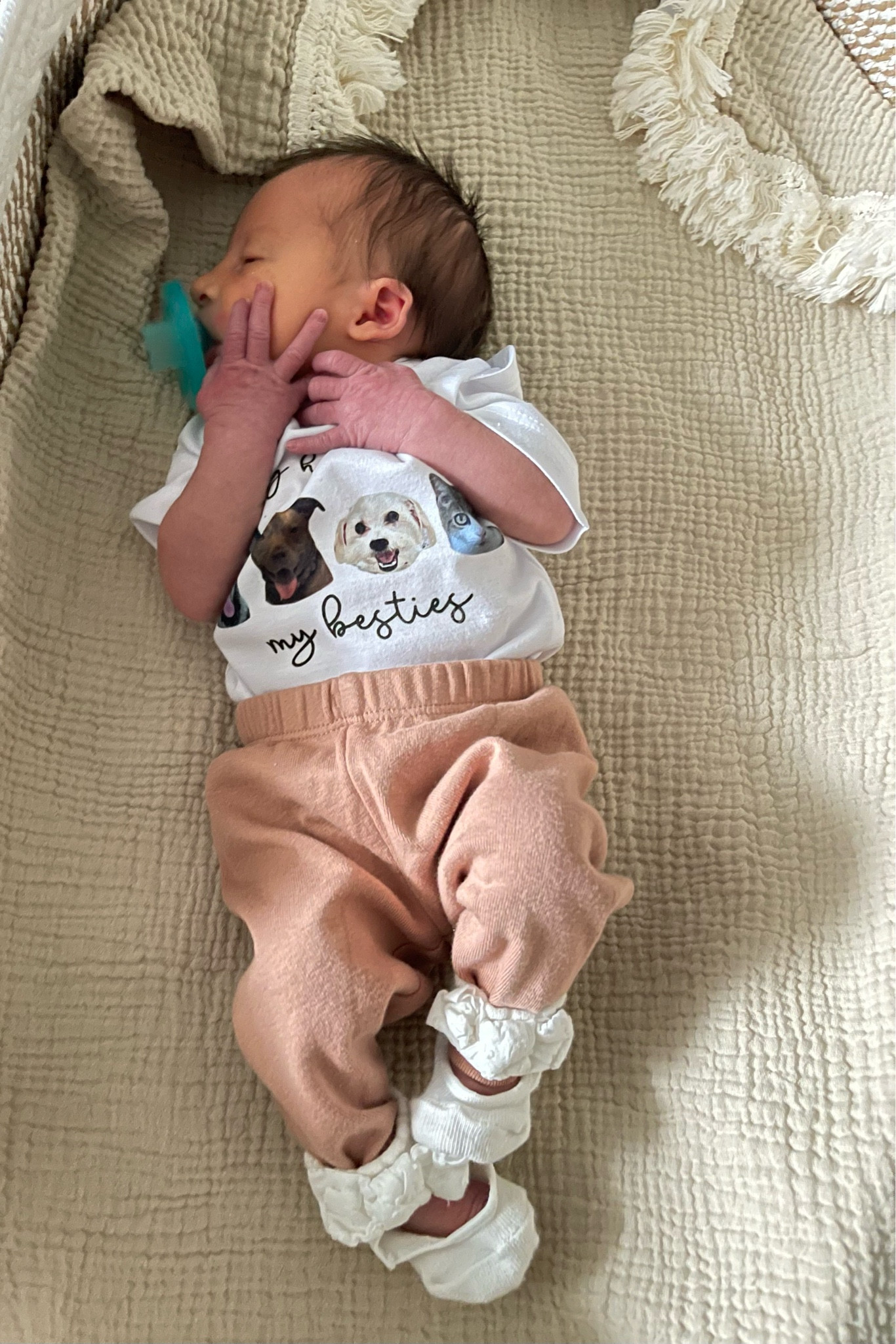 “Going home to my besties”. We loved our girls outfit to travel home from the hospital in ✨
#Newborn #DogLover

#LTKKids #LTKBaby #LTKFamily
