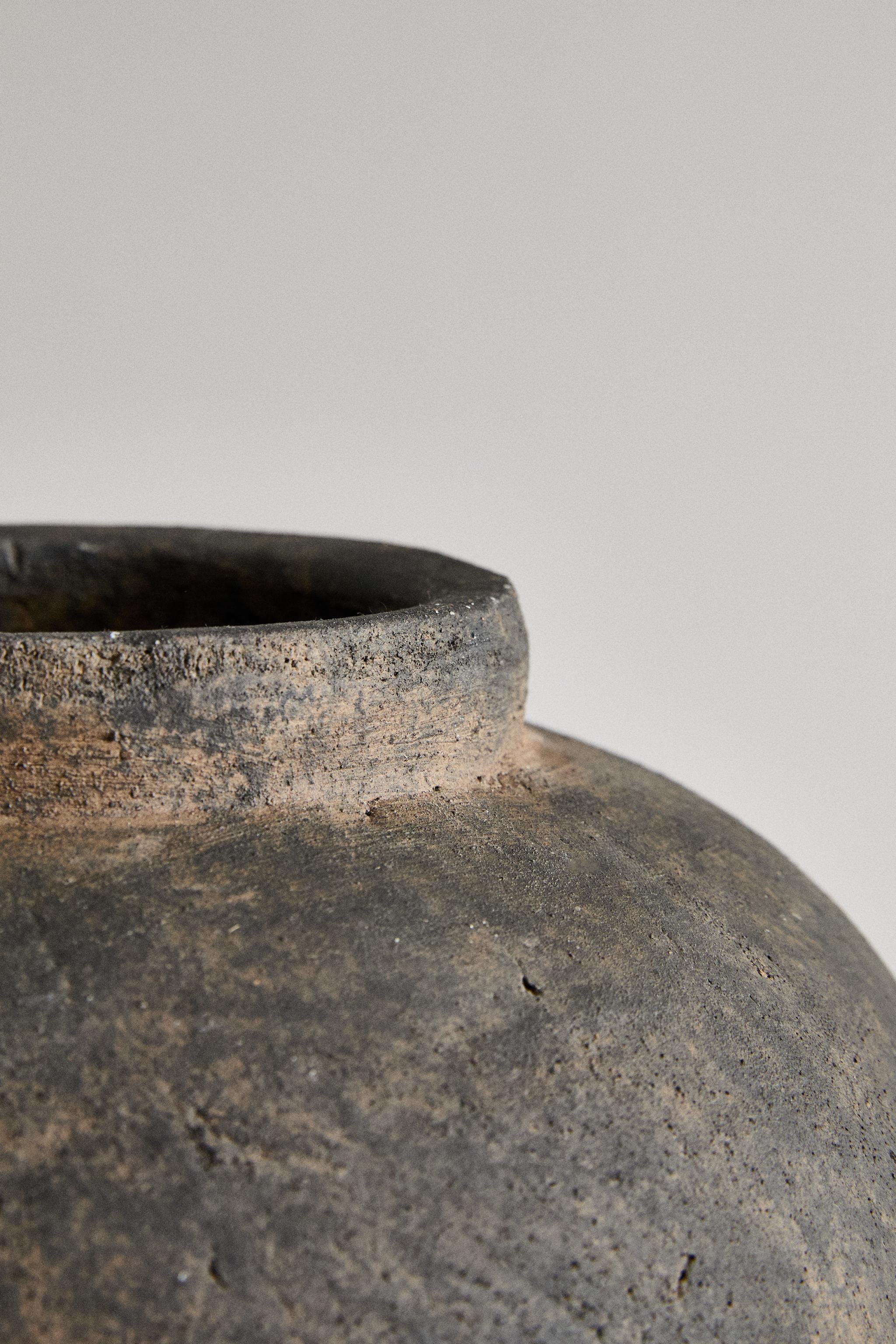 DISTRESSED TEXTURE CERAMIC VASE | Zara US