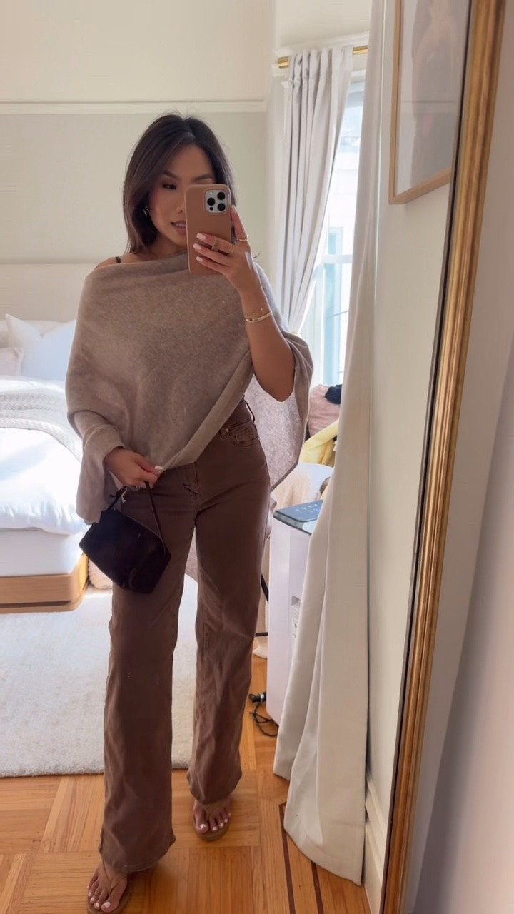Fall look! My Paige jeans are on sale and I love this poncho for the fall :)

Sizing:
Poncho - one size
Cami - tts, xs
Jeans - tts, 25
Wedge heels - tts

#LTKPetite #LTKootd