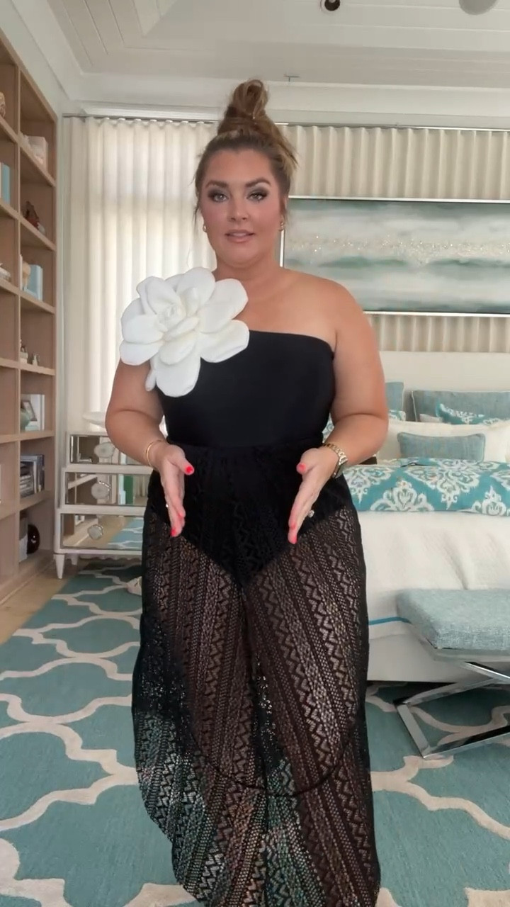 Currently on sale! Under $30 and this comes as a set ✨ obsessed 

#LTKSummerSales #LTKSwim #LTKTravel