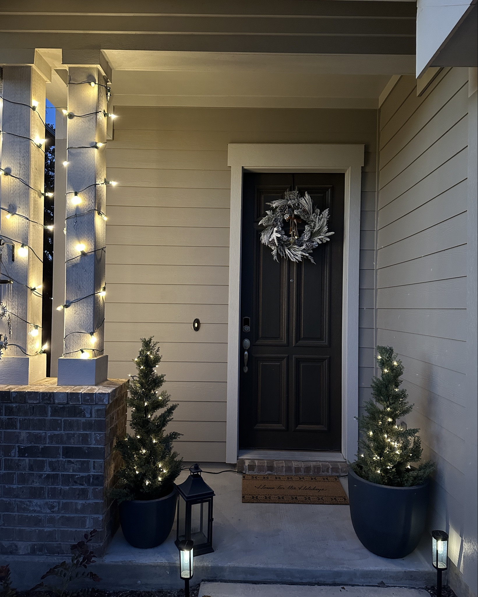 Simple front porch holiday decor 🎄🎅🏼✨

#LTKHoliday
