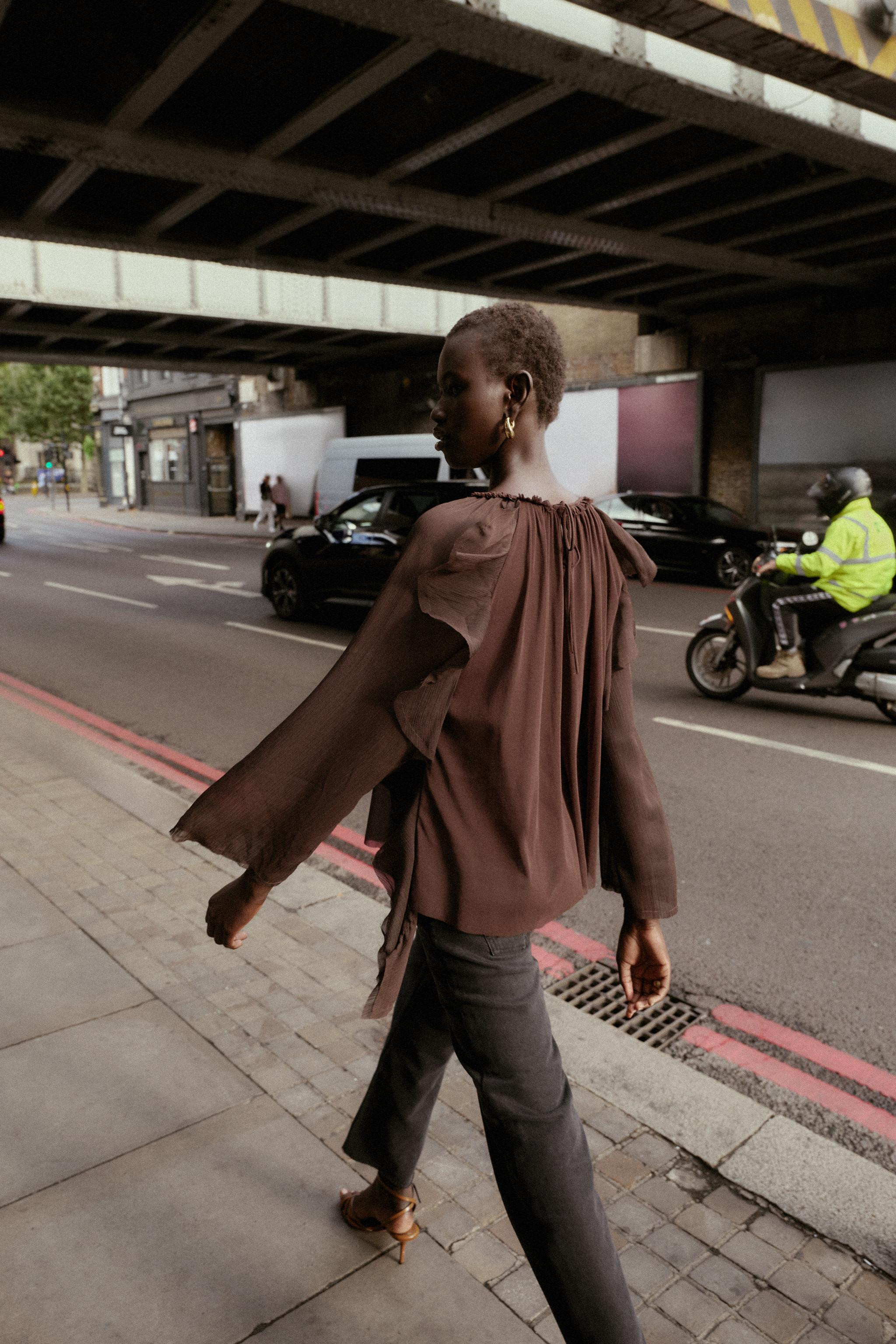 FLOWY RUFFLED BLOUSE | Zara US