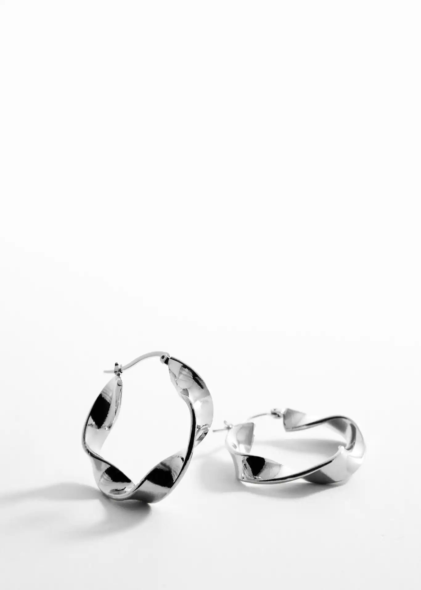 Twisted hoop earrings | MANGO (US)