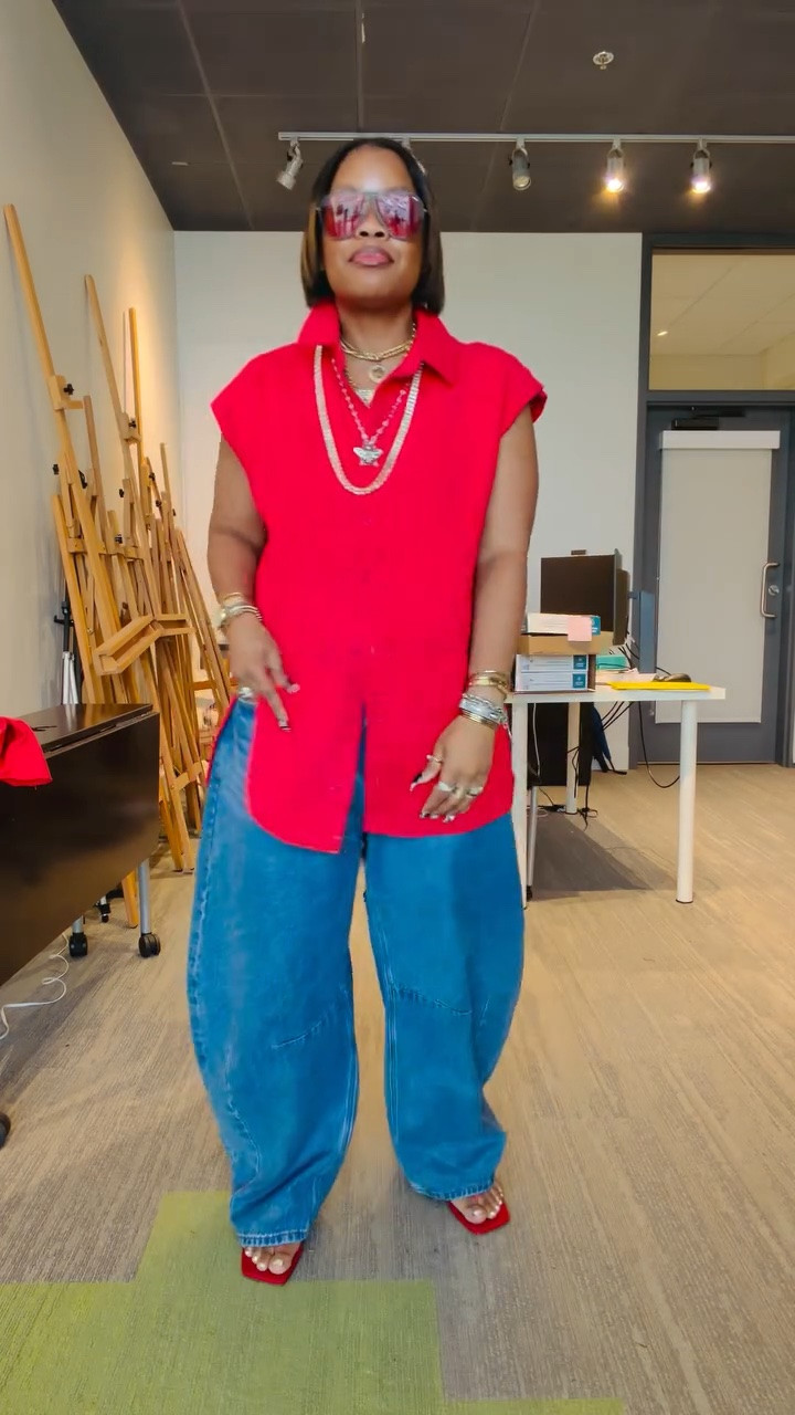 On today’s episode of - We got clothes at home, we’re remixing this top! It’s perfect sleeveless and I’ll wear it more! Don’t y’all love remixing pieces?!! Let me know what y’all think!
•
•
Style over forty, workwear style, elevated style, denim jeans