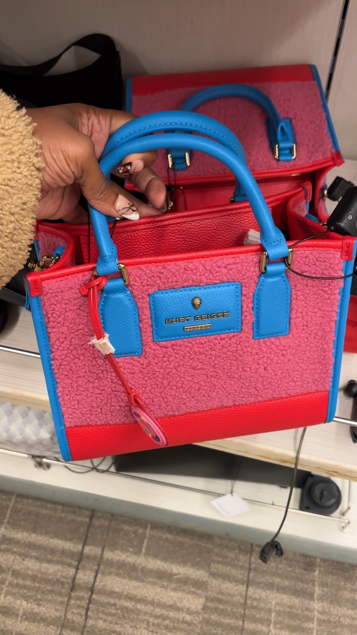 KG Hot Pink Sherpa

#LTKStyleTip #LTKU #LTKSeasonal