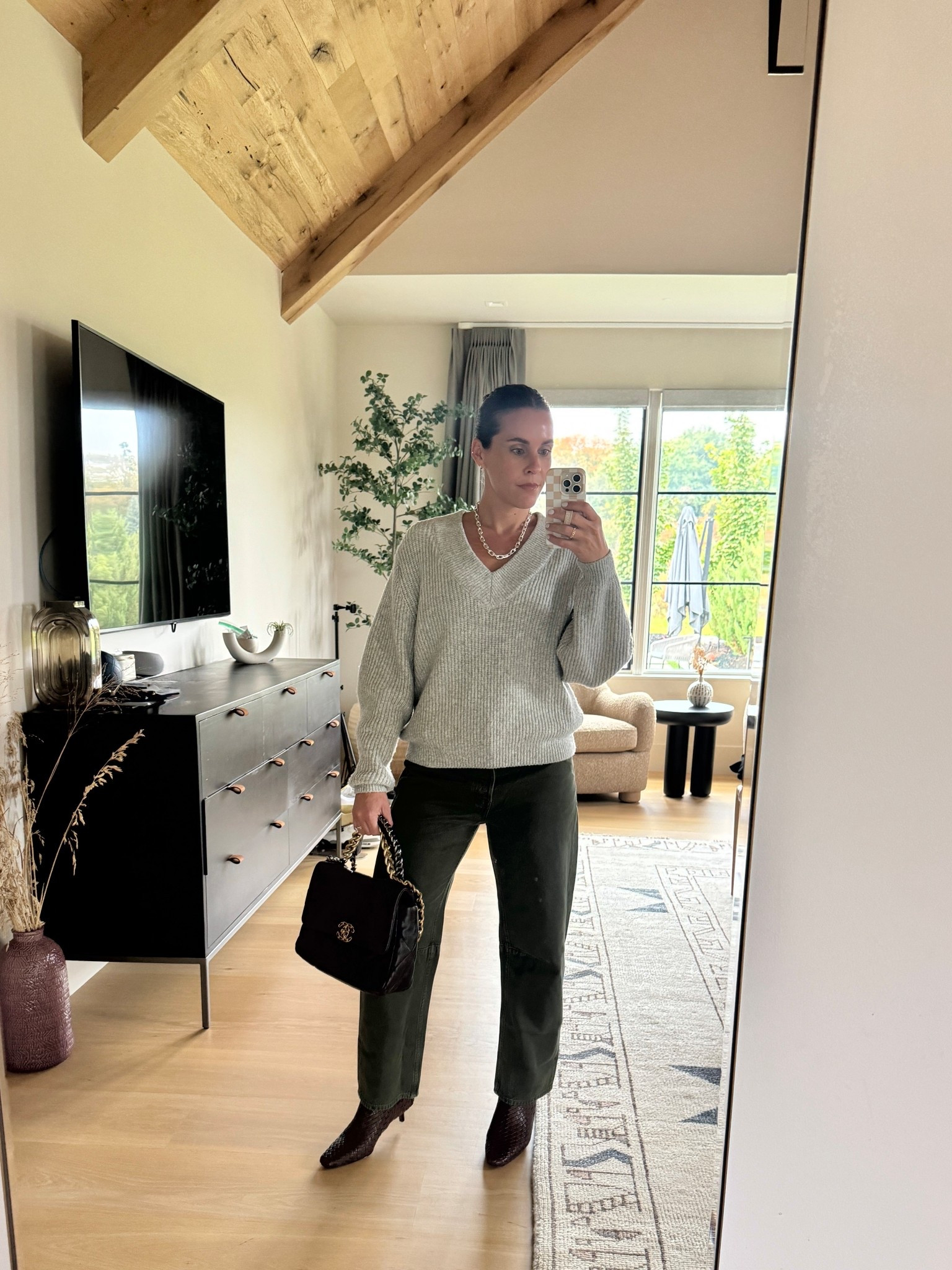 Cute and cozy fall look! 
H&M sweater 
Madewell jeans 
Loeffler Randall boots 
Chanel bag

#LTKFindsUnder100 #LTKShoeCrush #LTKSeasonal