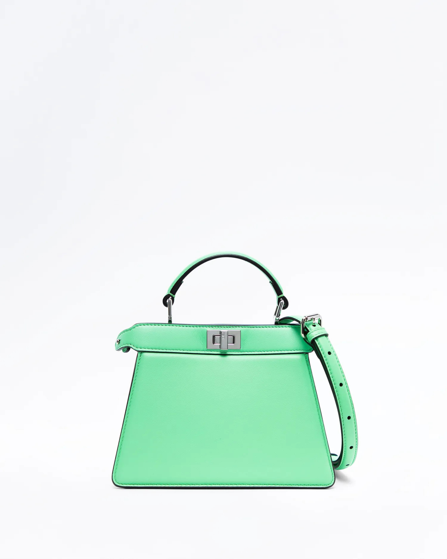 HomeHow It WorksClub PerksApply nowMerch Shop | Vivrelle