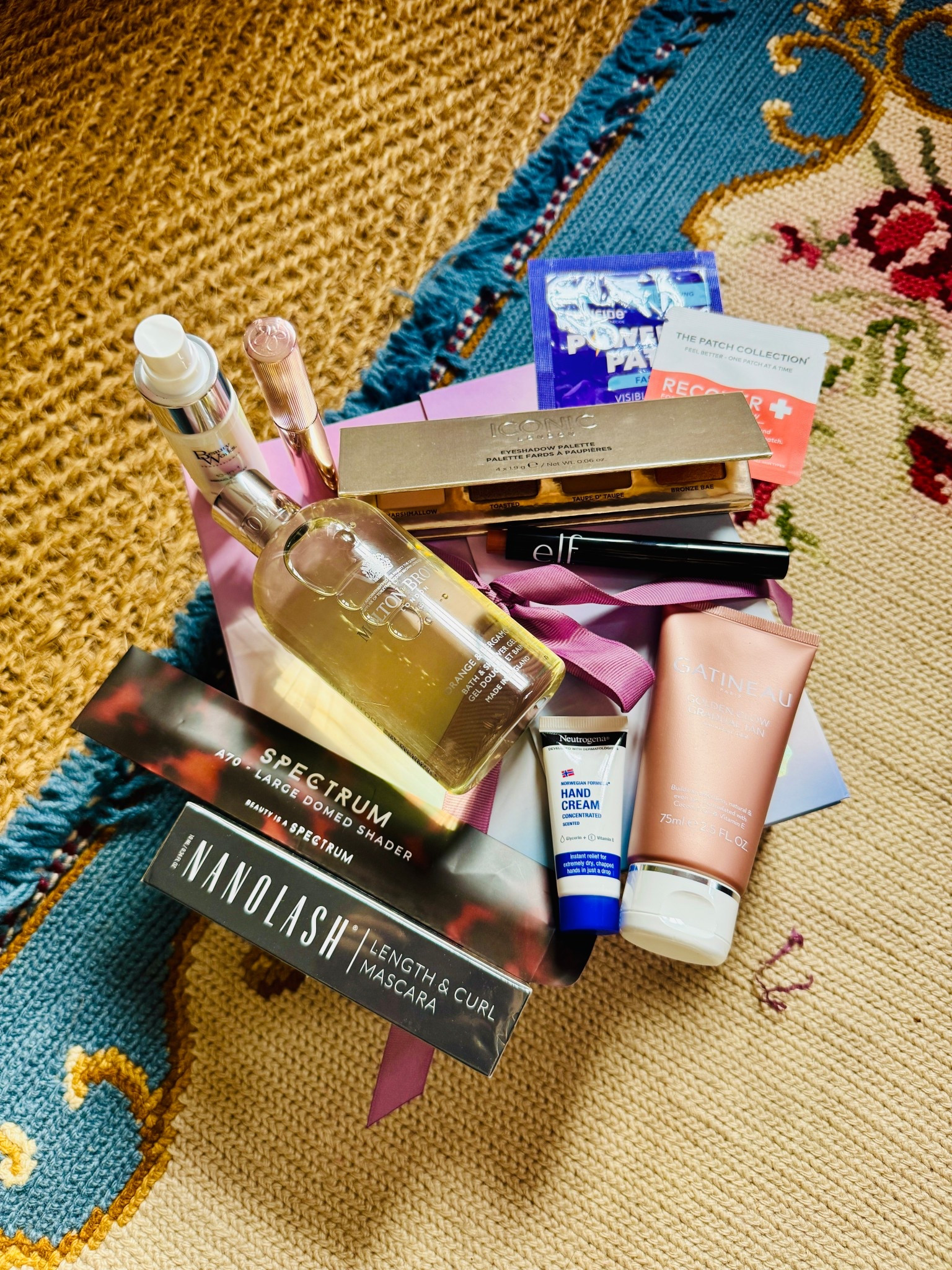 All this for £30 (subscribers) and £35 (non subscribers - use code XMAS5) the lash serum alone is worth £61! It’s wild!!!!! 

#LTKuk #LTKluxury #LTKbeauty