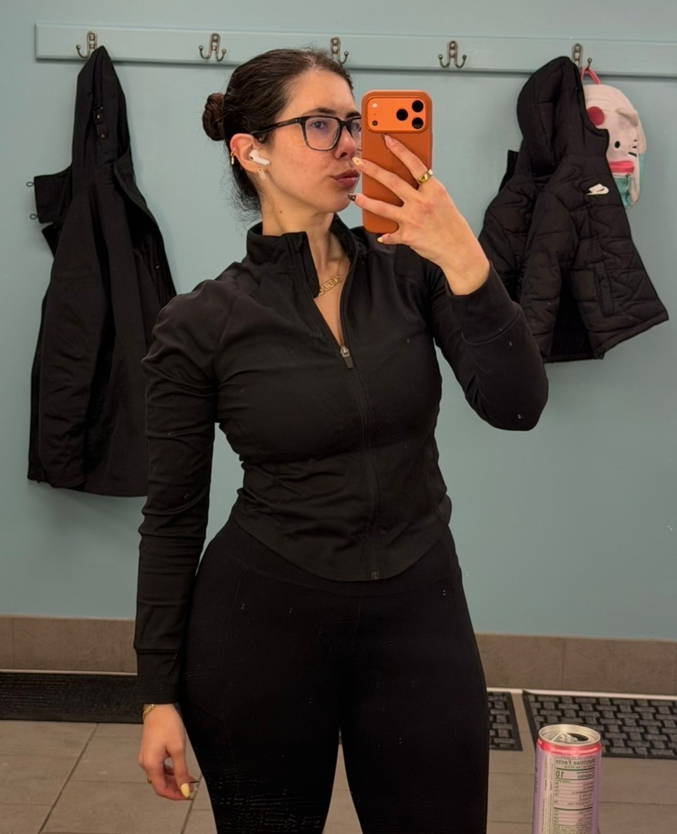 Workout crop jacket 
Size M

#LTKWorkwear #LTKMidsize #LTKfitnessgoals