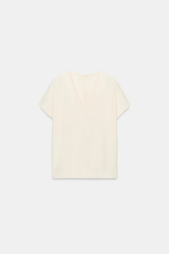 REGULAR FIT - V-NECK - REGULAR LENGTH - SHORT SLEEVET-shirt crafted from cotton yarn. Features a ... | Zara UK