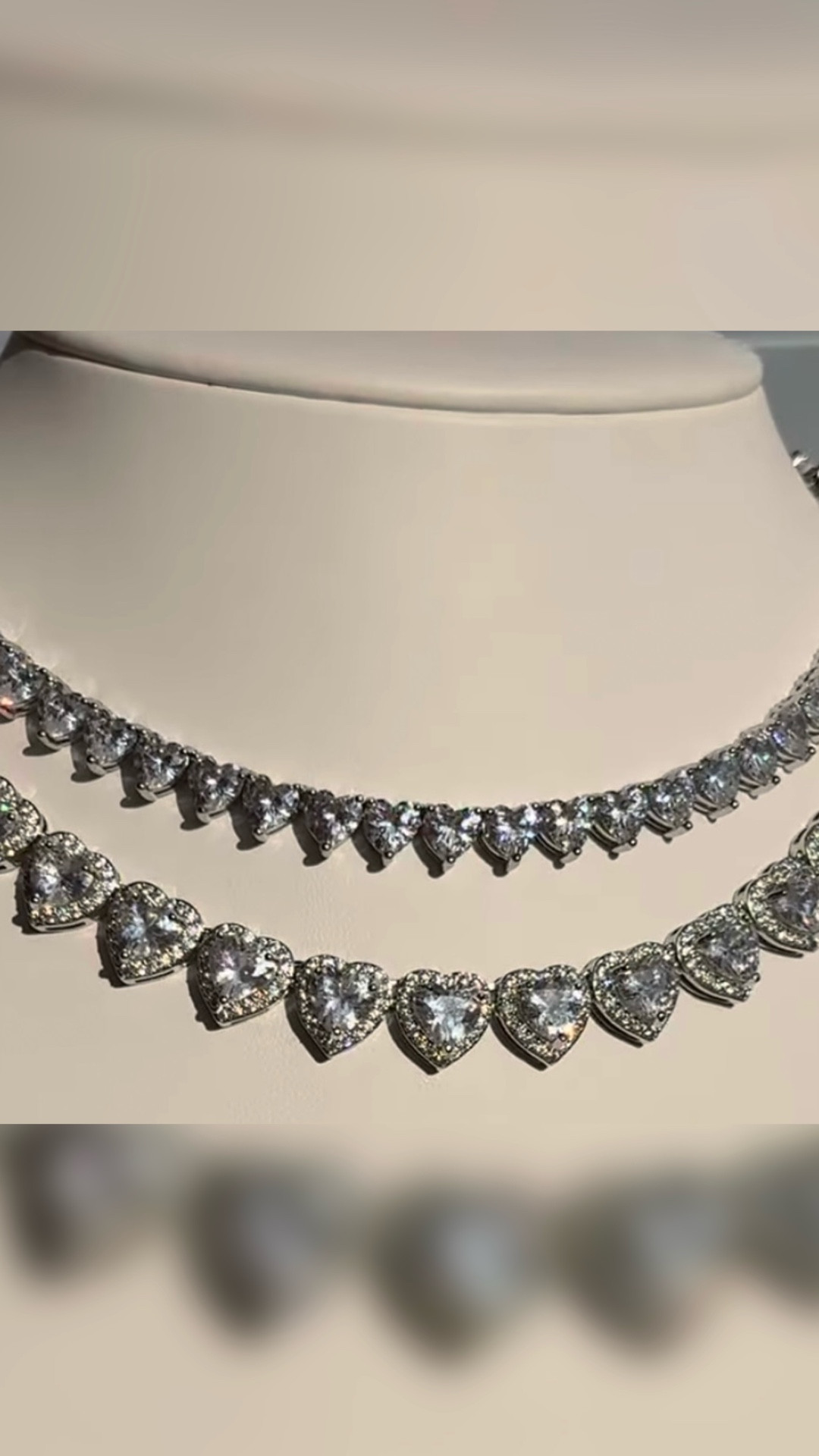 HEART JEWEL NECKLACE 

#LTKMidsize #LTKSaleAlert #LTKootd
