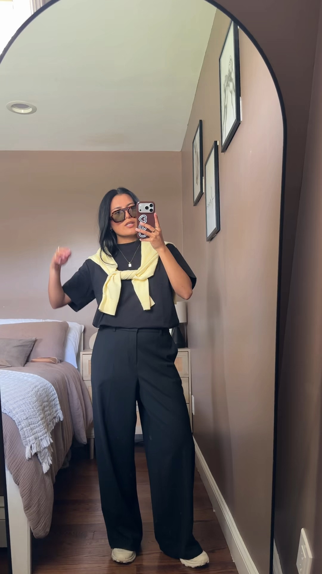 What to wear when you don’t know what to wear! 🖤💛

#LTKootd