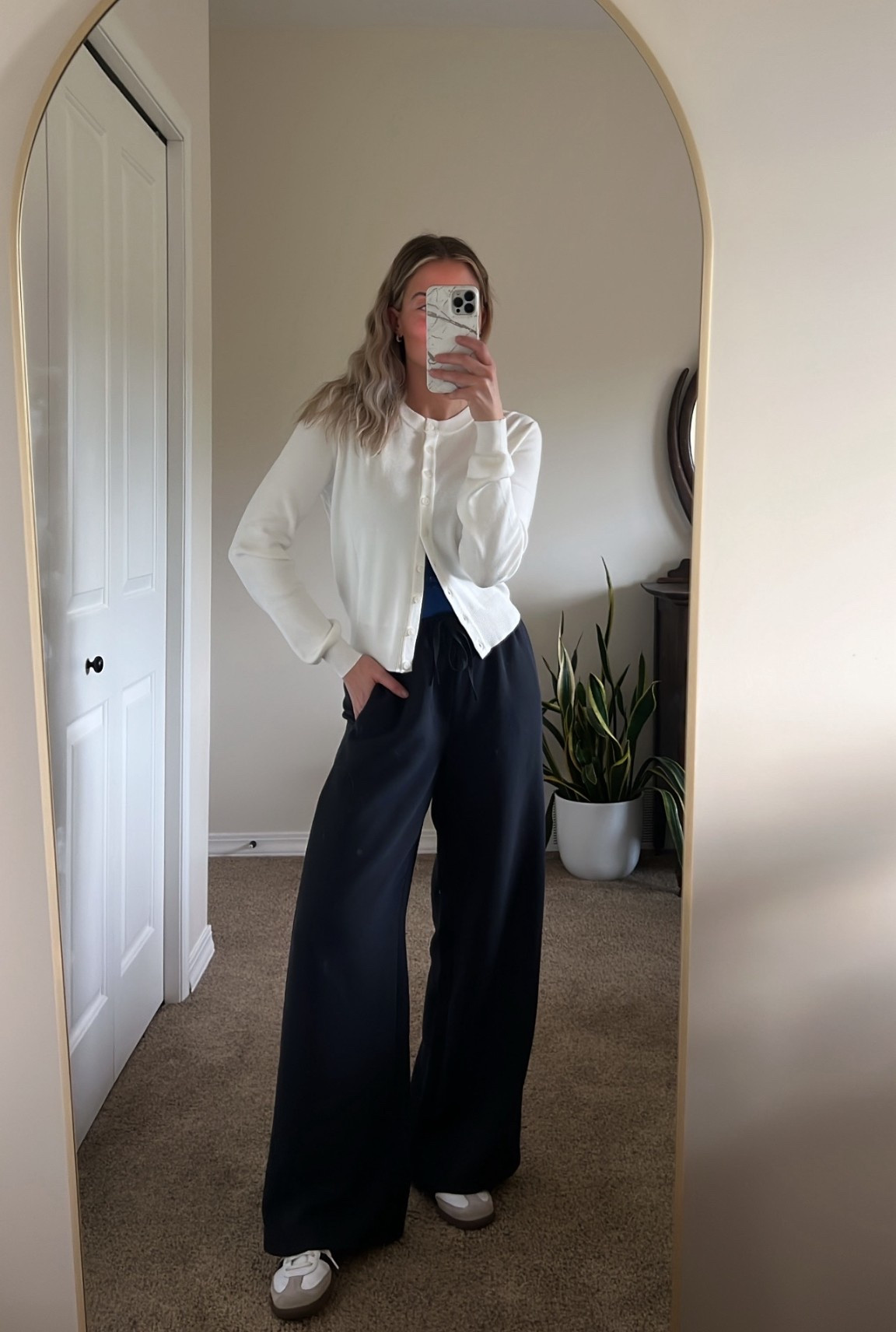 Lodge pants outfit 

Wearing size small in top + bottom! ❤️

#LTKwinter #LTKstyletip #LTKcanada