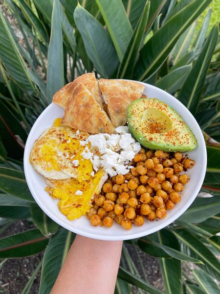 HIGH PROTEIN BREAKFAST BOWL: 2 over hard eggs, crispy garlicky chick peas, hass avocado topped with @tajinusa, @traderjoes green onion pancakes and feta cheese 

White bowls, pans, food 

#LTKHome #LTKFindsUnder50 #LTKFitness