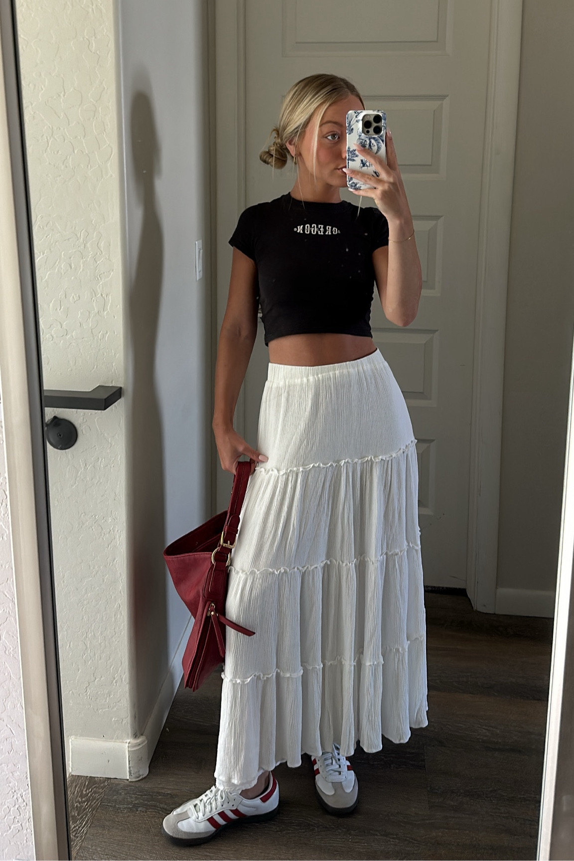 casual outfit inspo 🎧
wearing a size 2 skirt 