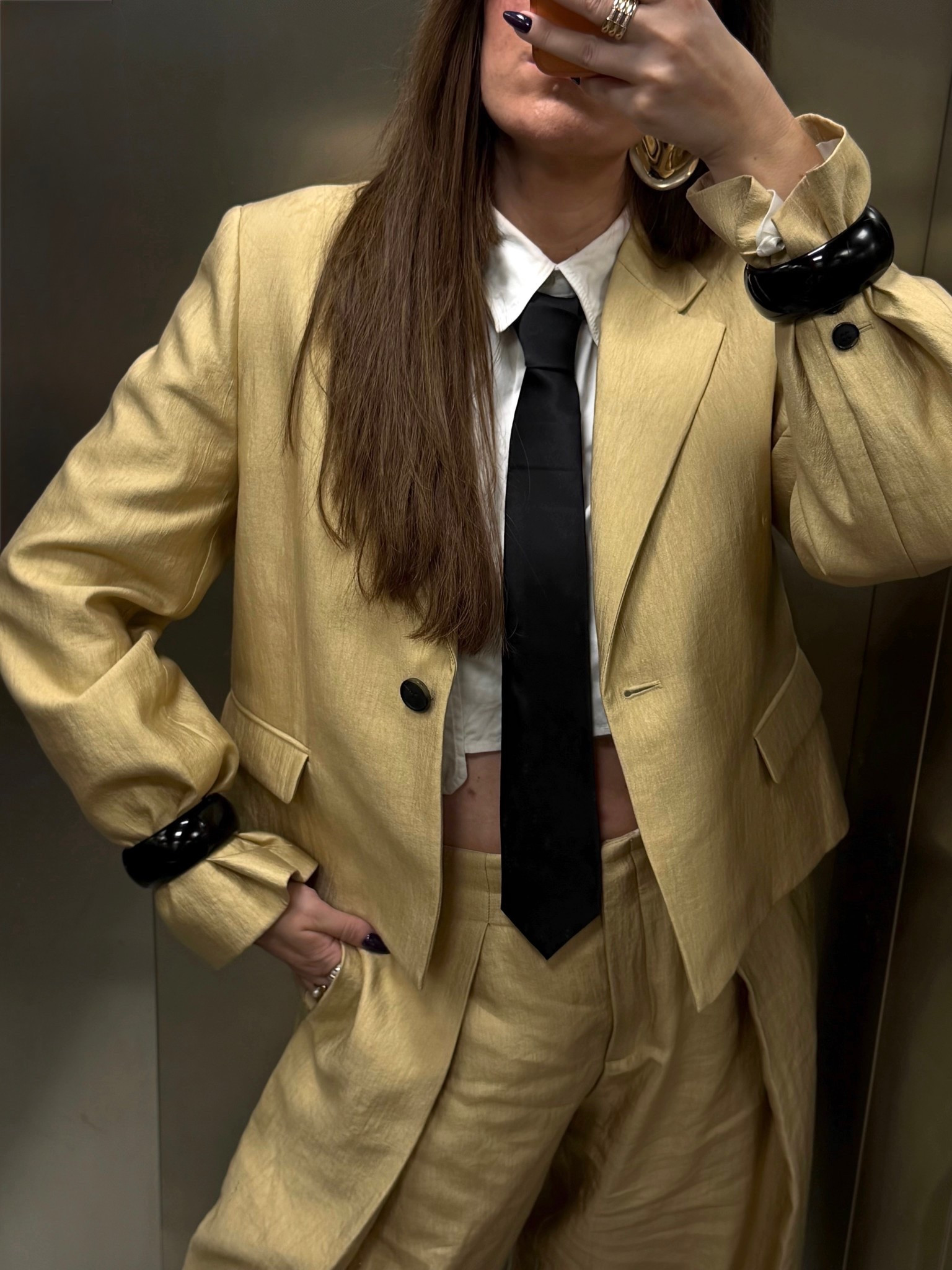 golden suit for the festive seasonn

#LTKeurope #LTKdeutschland #LTKstyletip